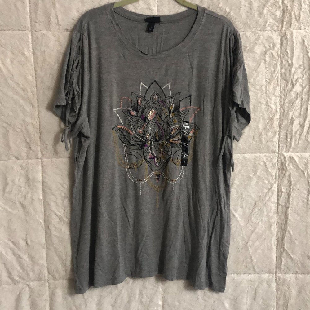 Torrid Womens Gray Lotus Flower Short Sleeve Round Neck Pullover Blouse Top Sz 2